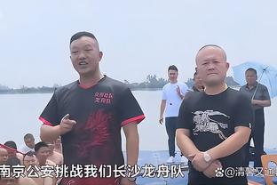 沃格尔：想让布克多投一些持球三分 要让他进入攻击模式